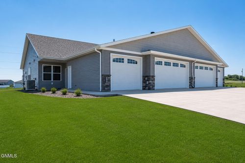 5631 Davies Dr, Bismarck, ND, 58503 | Card Image