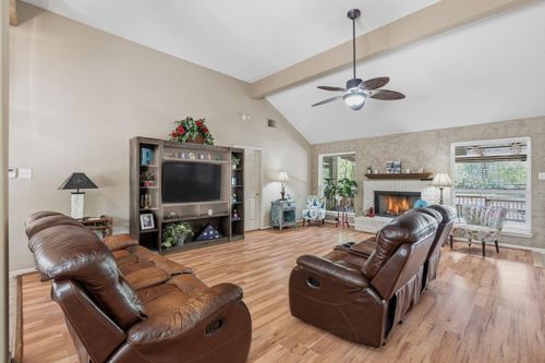 907 Columbia River Rd, Montgomery, TX, 77316-7540 | Card Image