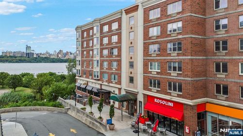 6106 City Pl, Edgewater, NJ, 07020-3173 | Card Image