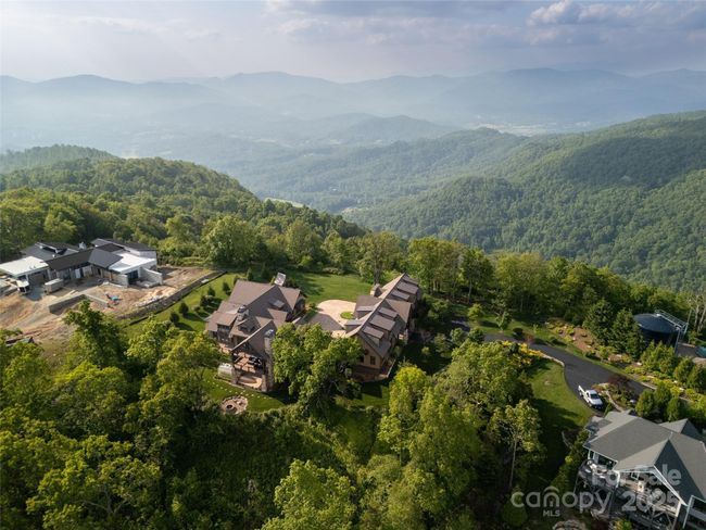 93 N Snow Ridge Dr, House other with 5 bedrooms, 7 bathrooms and null parking in Hendersonville NC | Image 4
