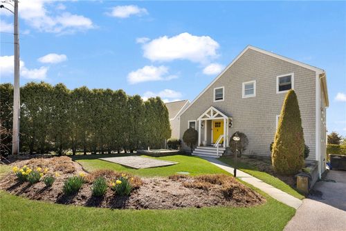 109 Umiak Ave, Jamestown, RI, 02835-2372 | Card Image