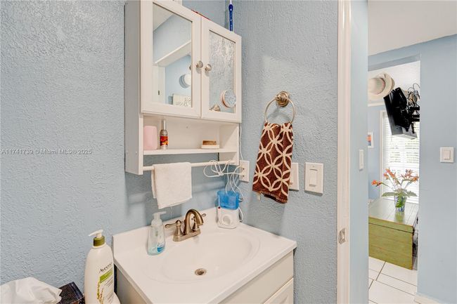 65821 Overseas Hwy, House other with 2 bedrooms, 1 bathrooms and null parking in Long Key FL | Image 23