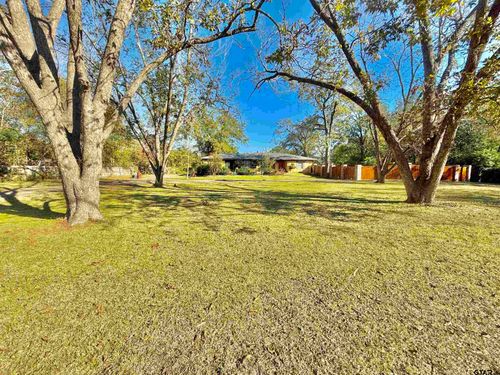 2008 Longview Dr, Henderson, TX, 75652-5156 | Card Image