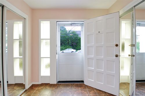 260 Pembroke Ave, Great Neck, NY, 11020-1043 | Card Image