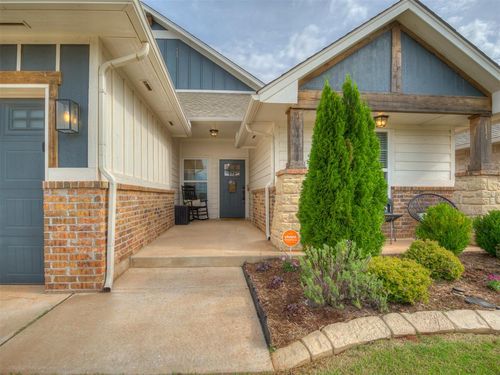 2709 Se 20th Cir, Moore, OK, 73160-2178 | Card Image