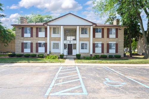 f-10-29289 Hayes Road, Warren, MI, 48088 | Card Image