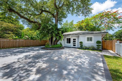 2750 Nw 170th St, Miami Gardens, FL, 33056-4439 | Card Image