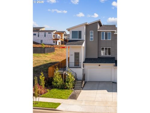 16071 Serres Farms Way, Oregon City, OR, 97045-8336 | Card Image