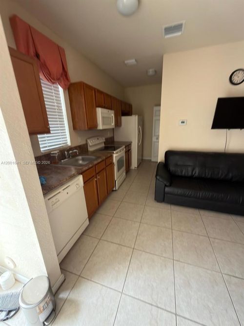 studio-16961 Sw 90th Ter, Miami, FL, 33196 | Card Image
