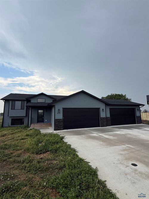639 Eagle Ct, Box Elder, SD, 57719-1711 | Card Image