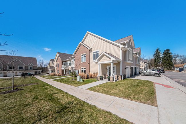 621 Woodland Dr, Condo with 1 bedrooms, 2 bathrooms and null parking in Dexter MI | Image 13