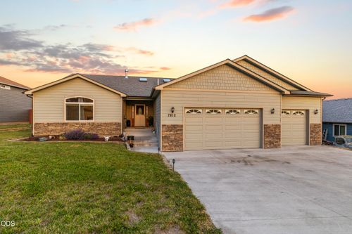 7812 Scenic View Drive, Klamath Falls, OR, 97603 | Card Image