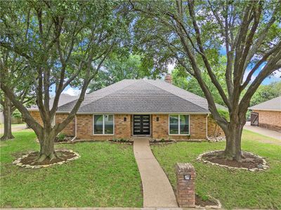 10022 Sandalwood Drive, House other with 4 bedrooms, 2 bathrooms and 2 parking in Woodway TX | Image 1