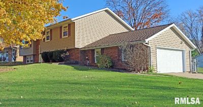 313 Hillcrest Drive, House other with 4 bedrooms, 2 bathrooms and null parking in Washington IL | Image 1