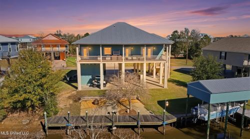 123 Helen Dr, Bay Saint Louis, MS, 39520-9057 | Card Image