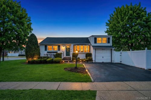 26 Terry St, Hicksville, NY, 11801-5819 | Card Image