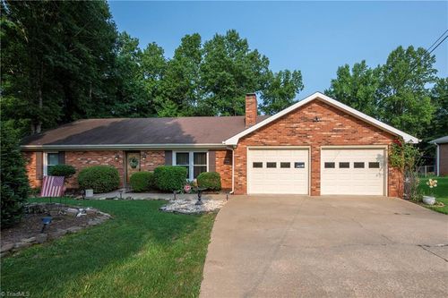 4613 Sun Valley Lane, Kernersville, NC, 27284 | Card Image