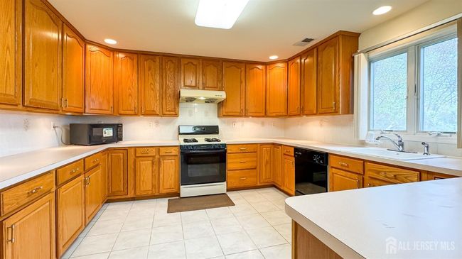 166 Lund Ave, House other with 5 bedrooms, 3 bathrooms and null parking in Edison NJ | Image 8