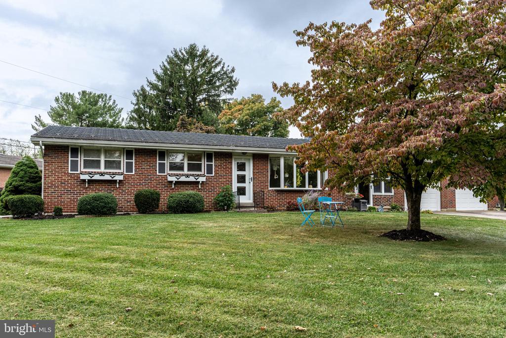 Mark Twain Cir, Bethlehem, PA 18017
