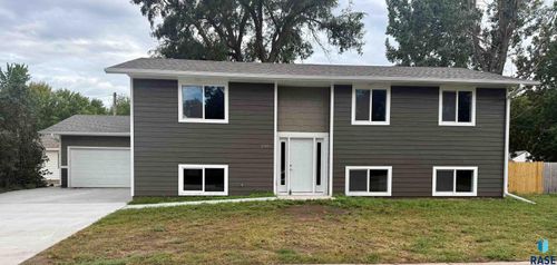 2305 W Rice St Street, Sioux Falls, SD, 57104 | Card Image
