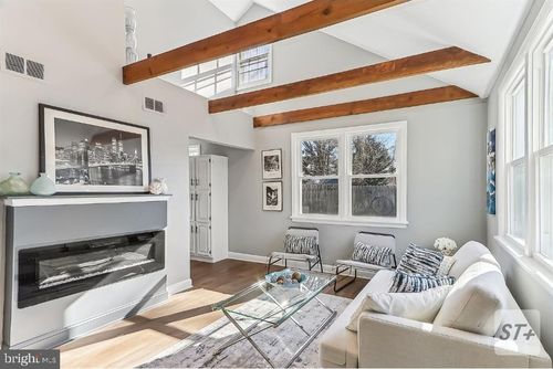 3141 Chepstow Ln, FALLS CHURCH, VA, 22042-2639 | Card Image