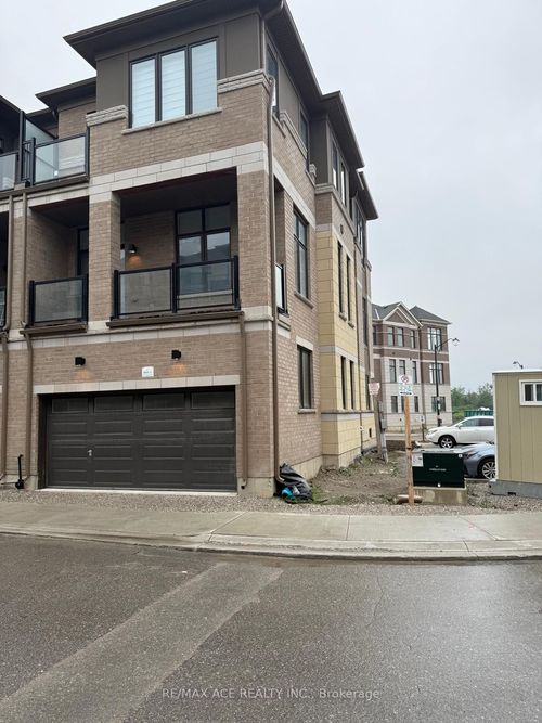 2 Kahshe Lane, Richmond Hill, ON, L4S1N4 | Card Image