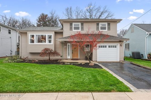 29 Hollywood Dr, Woodbridge, NJ, 07095-1915 | Card Image