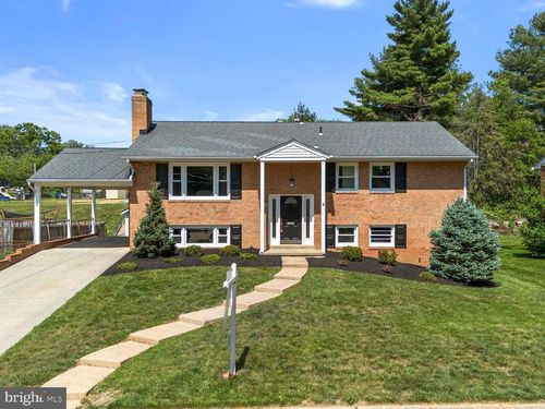 7530 Fairwood Ln, FALLS CHURCH, VA, 22046-1922 | Card Image