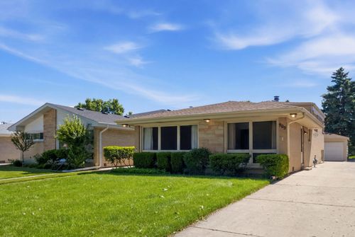 905 Long Rd, Glenview, IL, 60025-3355 | Card Image
