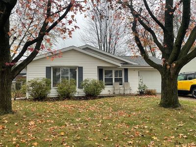 1403 Ridgeport Avenue, House other with 3 bedrooms, 1 bathrooms and 1 parking in Bloomington IL | Image 2