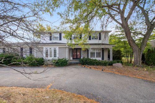 4015 Pinehurst Dr, West Bloomfield, MI, 48322-2257 | Card Image