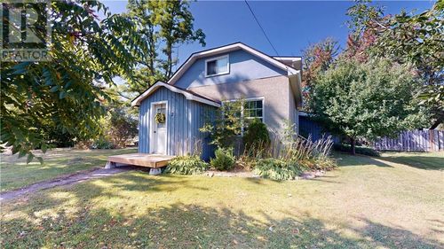 2 Wilson St W, Little Current, ON, P0P1K0 | Card Image