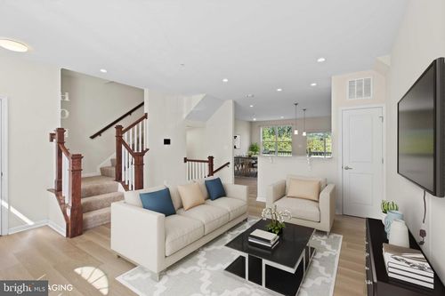 748 Maury Ave, OXON HILL, MD, 20745-2841 | Card Image