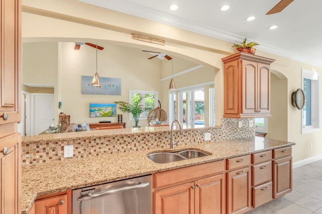 Kitchen | Image 19