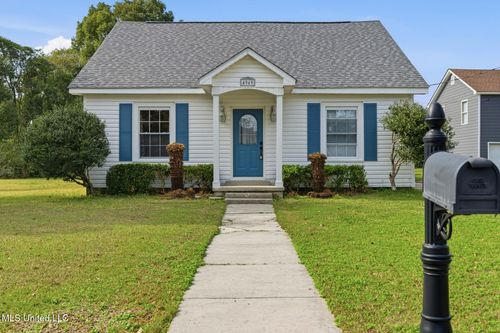 4949 Magnolia St, Moss Point, MS, 39563-2632 | Card Image