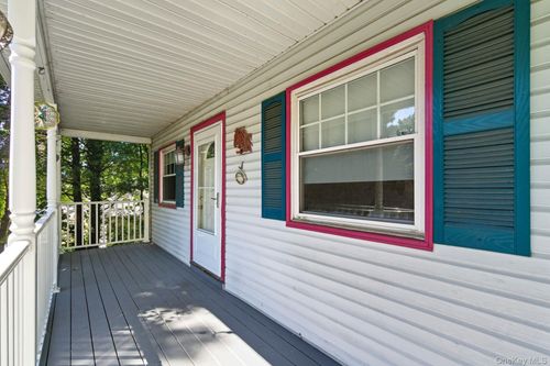 24 Overlook Dr, Huntington, NY, 11743-2831 | Card Image