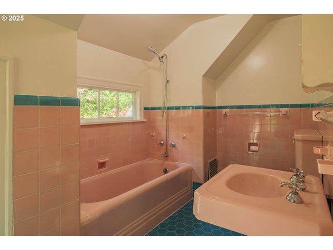 92216 Whiskey Rd, House other with 6 bedrooms, 3 bathrooms and 2 parking in Warrenton OR | Image 29