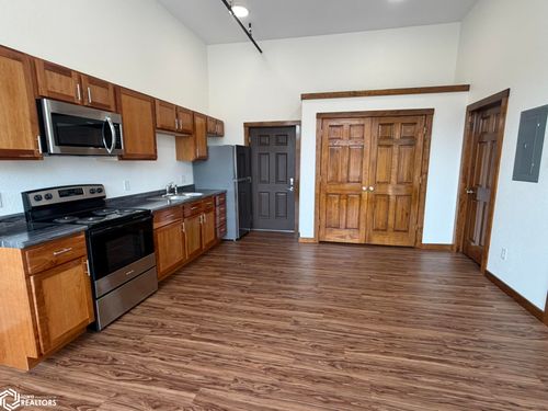 815 4th Ave, Grinnell, IA, 50112-2098 | Card Image