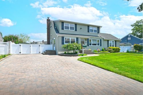 859 Brent Dr, Wantagh, NY, 11793-1011 | Card Image