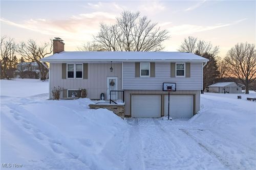 1881 Cliff Dr, Salem, OH, 44460-4115 | Card Image