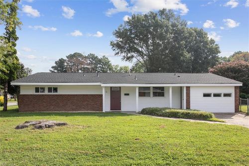 72 Ferguson Ln, Newport News, VA, 23601-2141 | Card Image