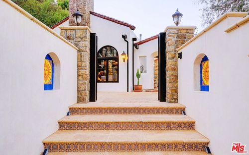 2570 Nichols Canyon Rd, LOS ANGELES, CA, 90046-1737 | Card Image