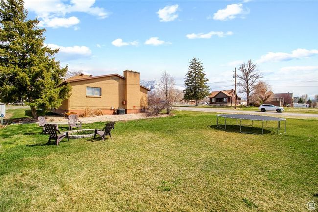 View of yard with central AC unit and a trampoline | Image 17