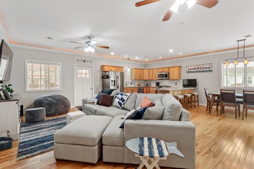 163 Fontana Avenue, Fontana, WI, 53125 | Card Image