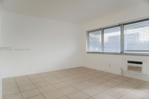 apt-10-749 Se 15th St, Fort Lauderdale, FL, 33316-5604 | Card Image