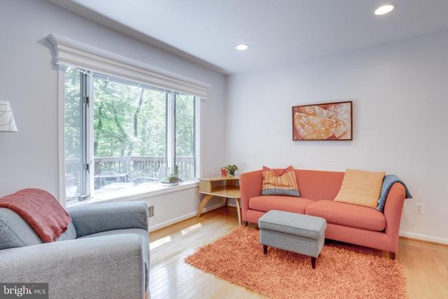 8801 Aquary Ct, House other with 5 bedrooms, 4 bathrooms and null parking in SPRINGFIELD VA | Image 8