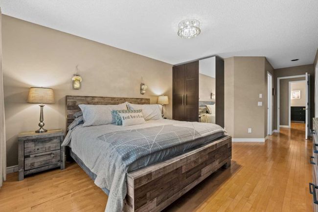 755 Hawkside Mews Nw, Home with 4 bedrooms, 3 bathrooms and 4 parking in Calgary AB | Image 18