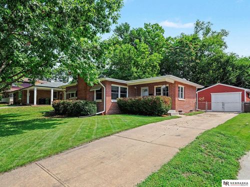 2009 Calhoun St, Bellevue, NE, 68005-3217 | Card Image