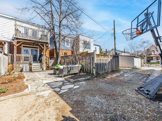 2063 Gerrard St E, House attached with 3 bedrooms, 2 bathrooms and 1 parking in Toronto ON | Image 31