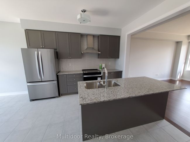 72 Douet Lane, House attached with 4 bedrooms, 4 bathrooms and 1 parking in Ajax ON | Image 6